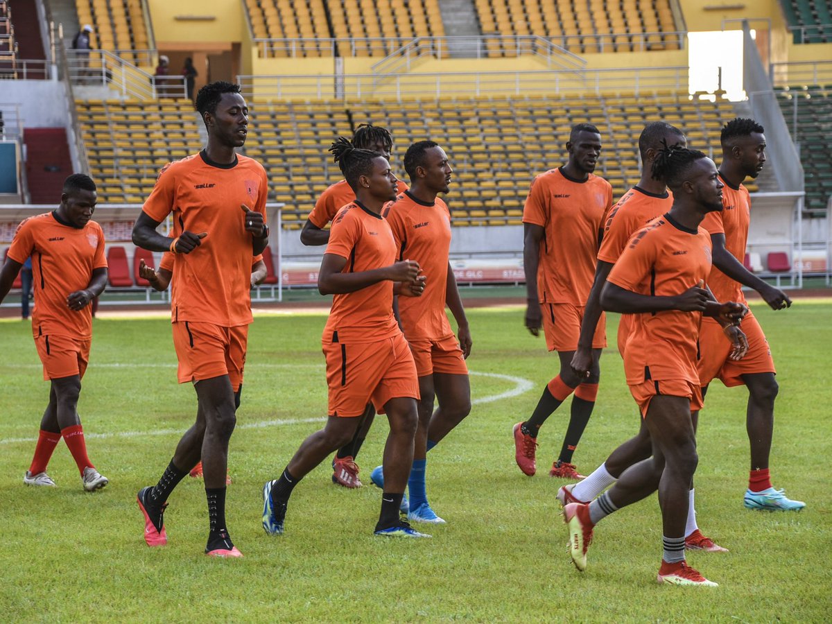 HACofficiel's tweet photo. 👊🏾⚡️👊🏾 Les 𝗠𝗮𝘁𝗮𝗺𝗸𝗮𝘀 se sont entraînés ce soir au Stade GLC, une dernière avant la réception du @SimbaSCTanzania 🇹🇿
#TotalEnergiesCAFCL #HACSimba
#PanAfricanTeam🔴⚪️ https://t.co/bfQRXsuQtC