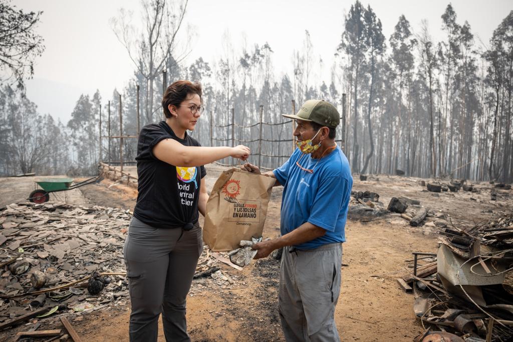 WCKitchen's tweet photo. Our teams in Chile are covering vast distances as they deliver meals door-to-door to families spread across Biobío, Ñuble &amp; Araucanía—regions hit hard by the deadliest wildfires in the country’s history. On the menu today: chicken curry with rice &amp; veggies!
#ChefsForChile https://t.co/IjVQwkvWCh