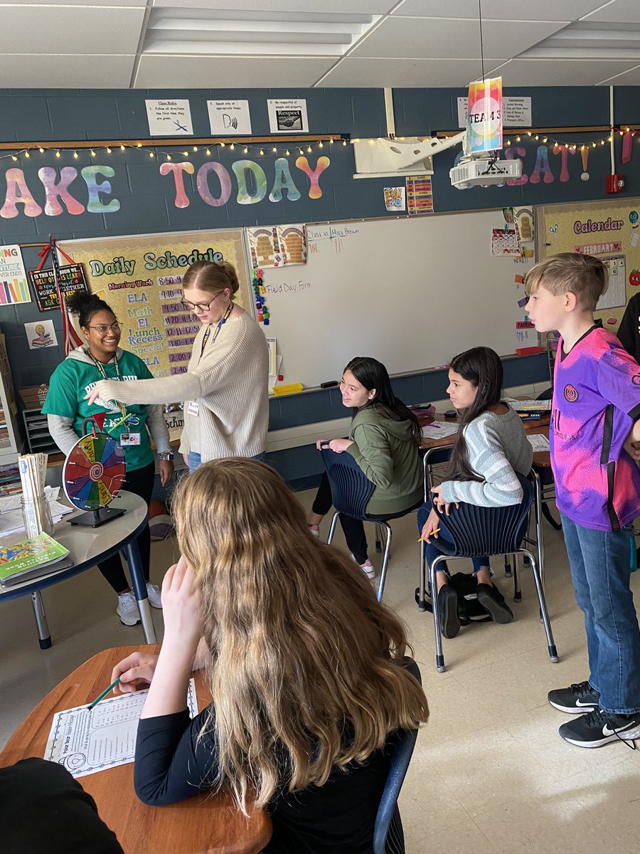 Our visitors, Miss K and Miss K spun our wheel today and finally landed on the candy! The kids were very excited🥳🥳🥳