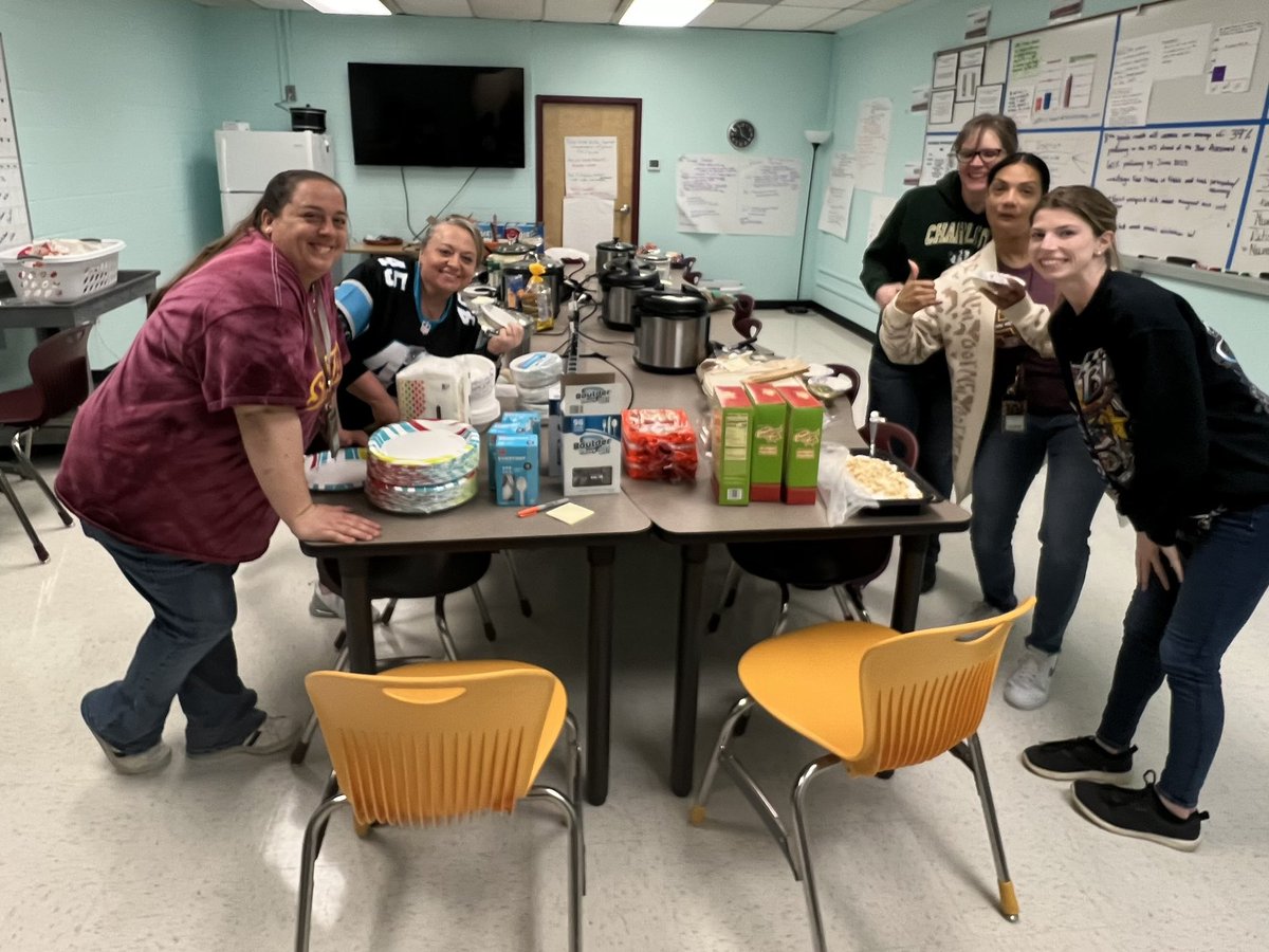 SunValleyMSNC's tweet photo. It was a SOUPer day today as staff celebrated the SOUPer bowl!
#TeamSVMS @UCPSNC @AGHoulihan https://t.co/o7nI9v5DO8