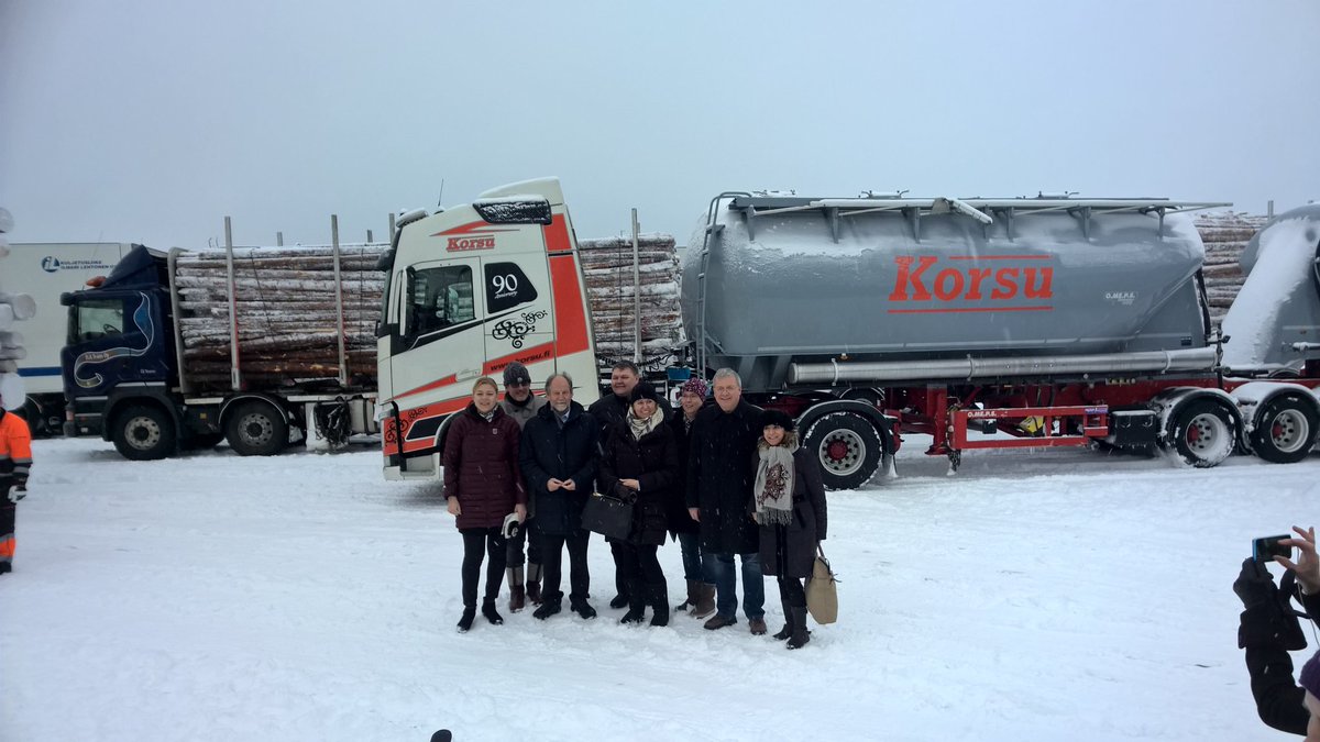 7v sitten, MEPs meet mega trucks!
Vaikuttaminen on pitkäjänteistä työtä porukalla. Menossa mukana vuodesta toiseen Kaukokiito, OAK, Keskologistiikka, Korsu ja Metsähallituksen autoilijoita