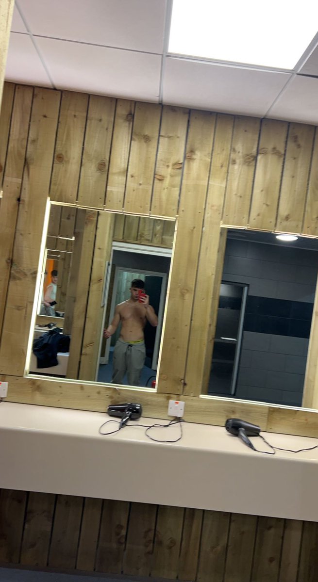ShiftFN_'s tweet photo. I know lighting plays a big difference but crazy the difference eating clean and putting in the work makes 9 weeks in now and at the leanest I’ve ever been https://t.co/dgCw66LPfI