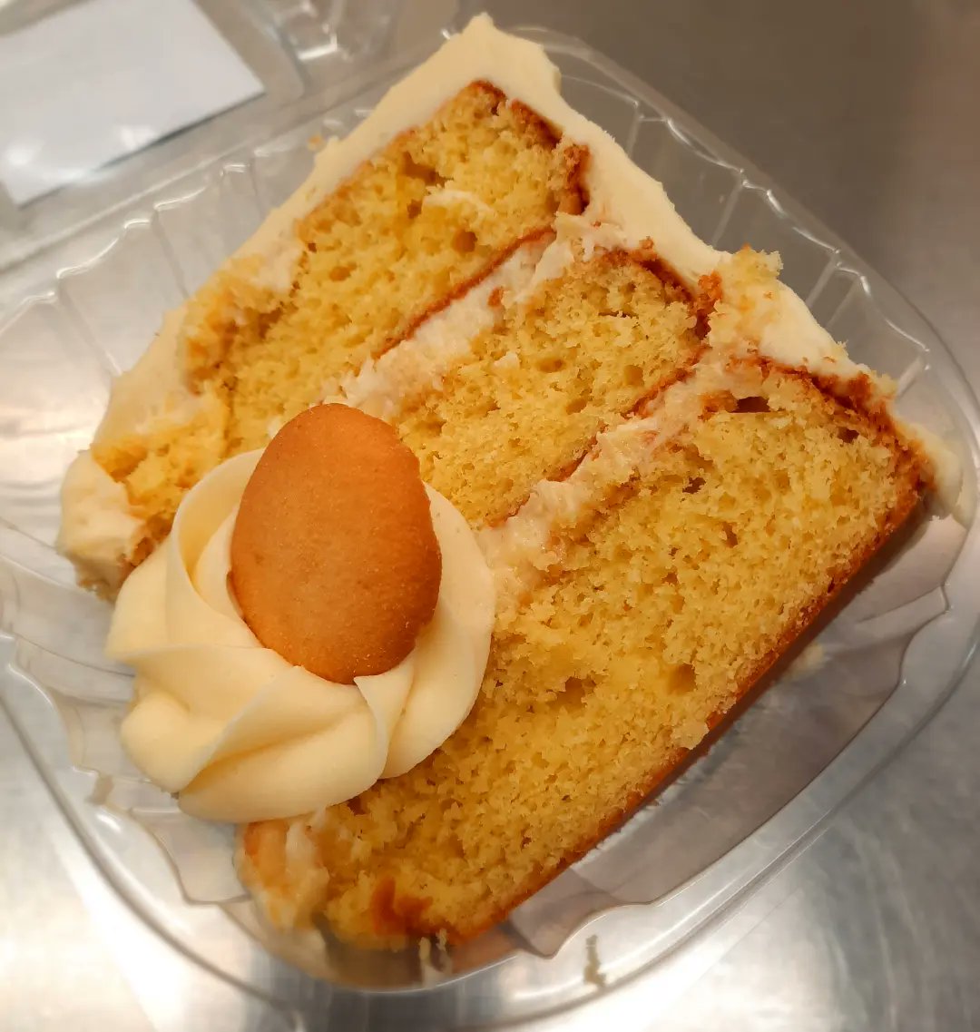 TwoSisters02's tweet photo. This Banana Pudding Cake and these Sweet Potato Pie Cheesecake Bowls will bless your tantalize your taste buds and definitely satisfy your sweet tooth. #sweets #dfwbakery #desserts #yummy https://t.co/JLii27kHUl