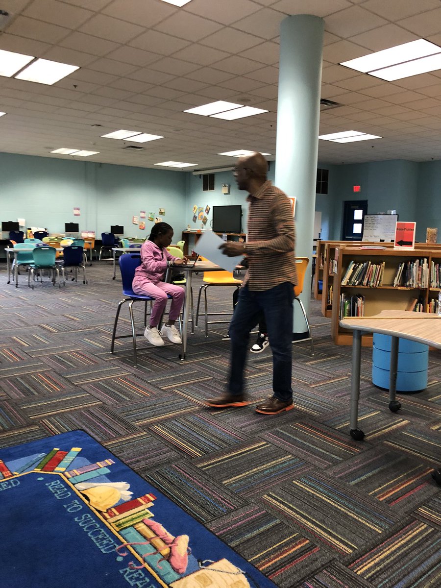 CascadeESMedCtr's tweet photo. Cascade ES Media Center is A’MAYS’ing and it shows!! #TrasdisciplinaryTeaching Collaborating with Mr. Carter’s 5th graders researching !!Using @myONreader for facts…. Logging minutes @zoobeanreads and learning all kinds of new facts!! @APSMediaServ @apsupdate @IBinAPS @apsit https://t.co/4eviDoJ8M9