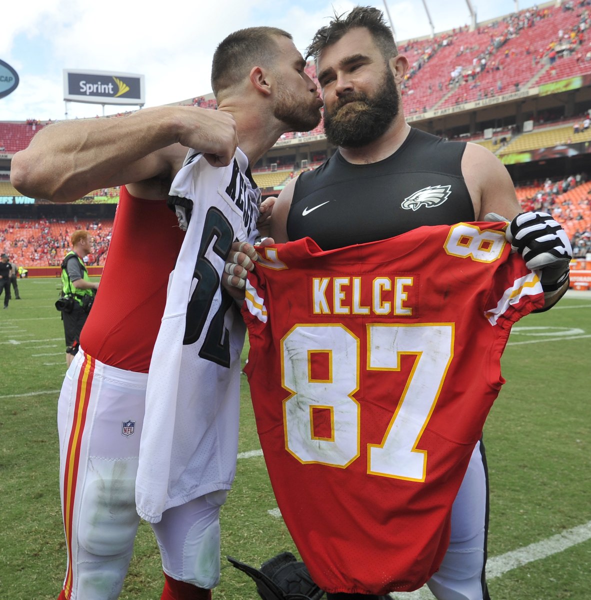 NFL's tweet photo. Good luck today, boys. #SBLVII 

@tkelce @JasonKelce https://t.co/Zrw2he6elP