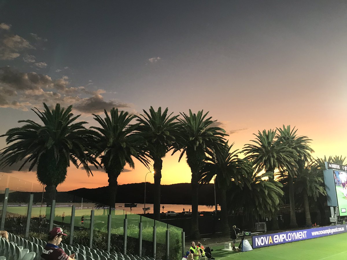 Jools1105's tweet photo. Gorgeous sunset last night in Gosford @IndustreeStad #GoManly Manly did!! Great game boys - 30-28 ☺️❤️ https://t.co/z6wMjK55wC