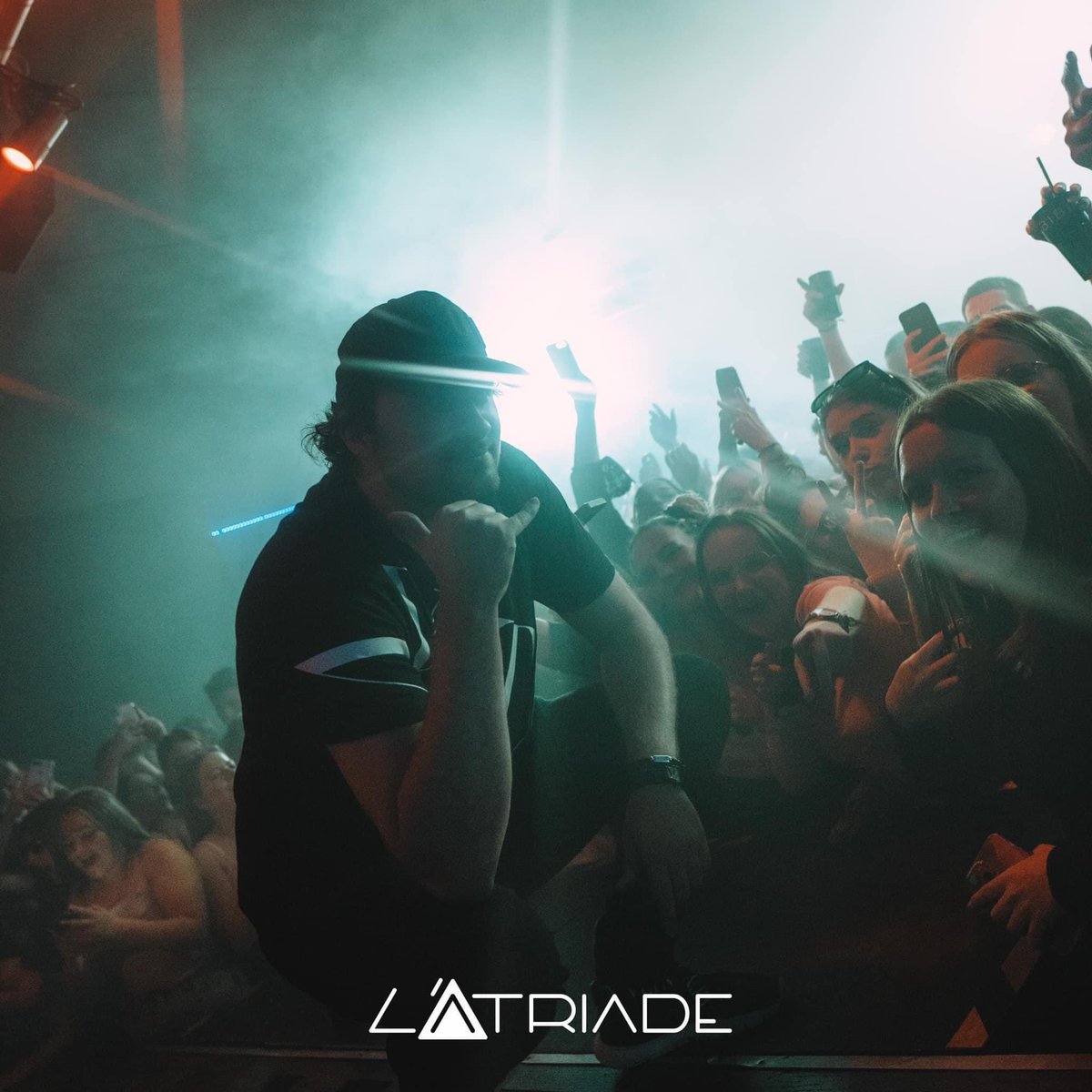 iamarthuro's tweet photo. Ce soir c’est la soirée célibataire (ou pas) à L'Atriade !
Choisis le bon bracelet 😉
Mix by Arthuro 🥳 https://t.co/XS3i2KcRvl