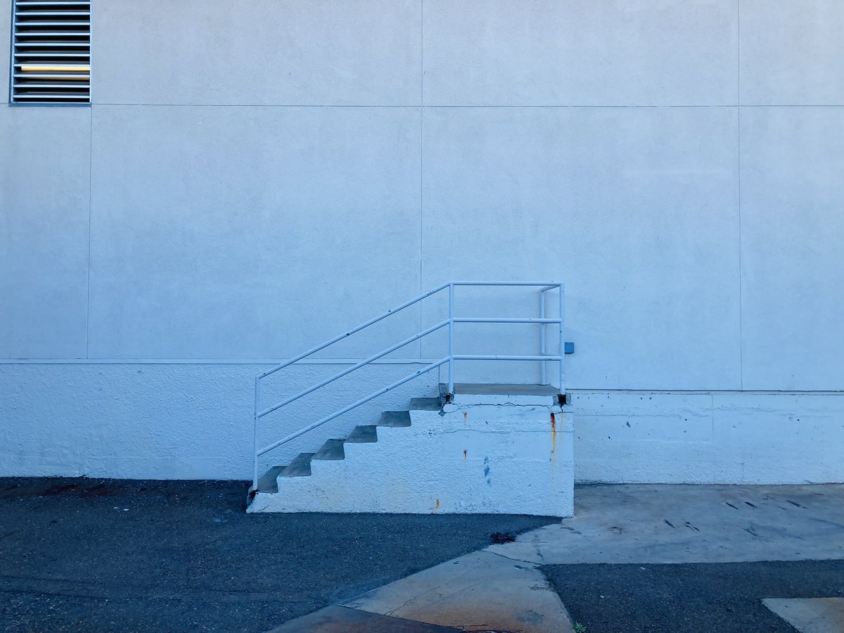 erikacrable's tweet photo. How ‘progress’ sometimes feels in research… Saw these steps leading to nowhere today and remembered that most worthwhile journeys are not linear. Research is hard. Now feeling inspired to forge a new route.  #impsci  #AcademicTwitter #AcademicChatter https://t.co/QtwHN6Ua4b