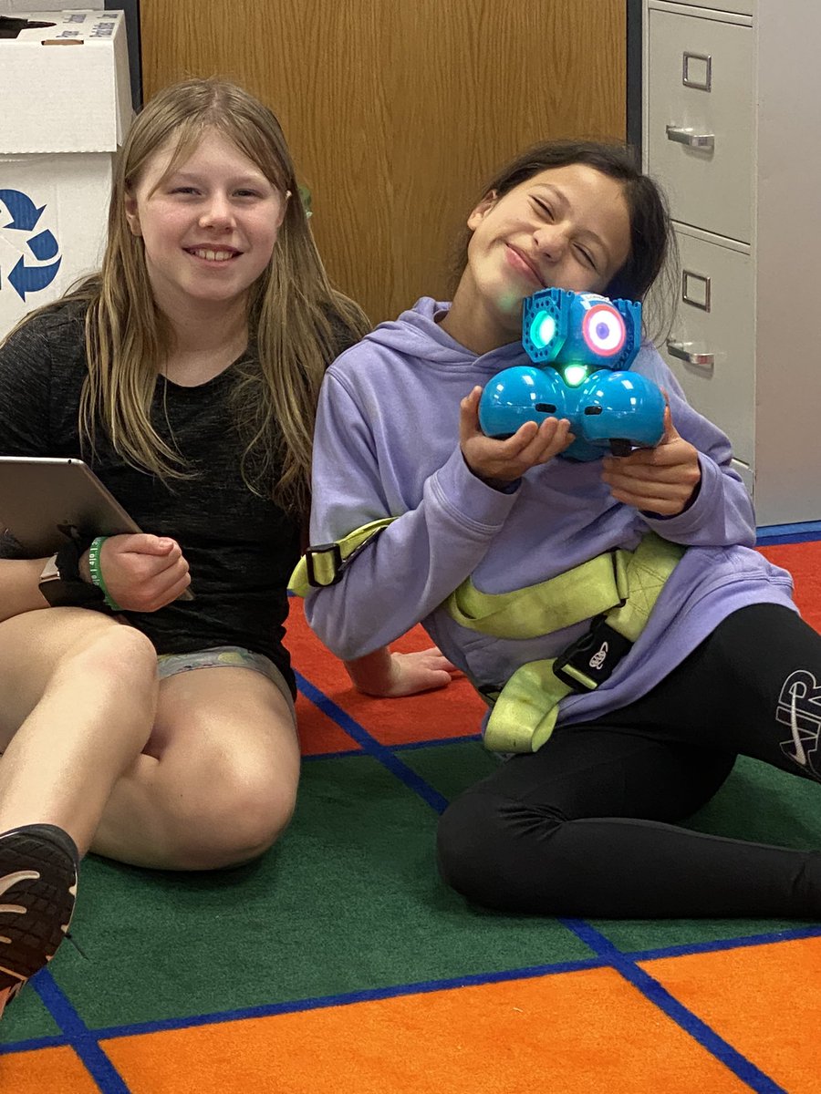 CarolMcq6's tweet photo. 5th graders had fun with Dash the code-able robots! #WeAreAllWesties #PWCSnews @PWCSNews https://t.co/7DkiXFjmAL