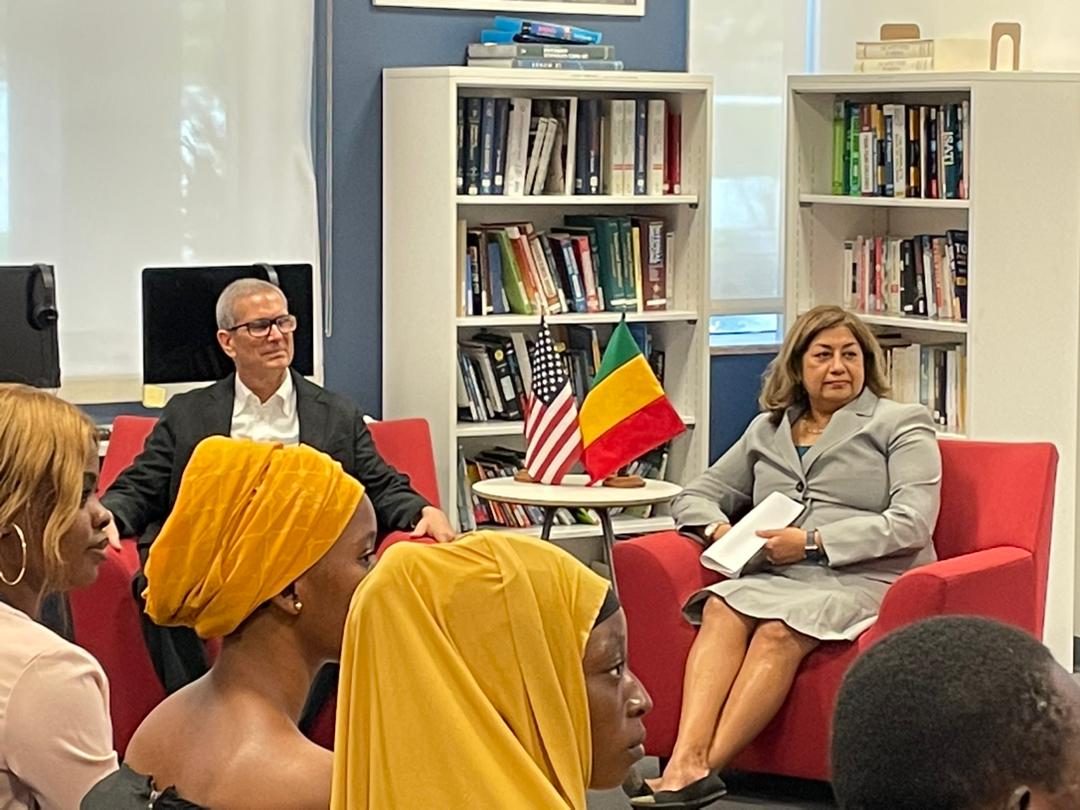 AicheGoumane's tweet image. At the American Center in Bamako.
I had the honor to participate in the session on women in science.
It was also a pleasure to meet the new United States Ambassador of Mali.

#Womeninscience
#RobotsMali
Ambassade des Etats-Unis au Mali