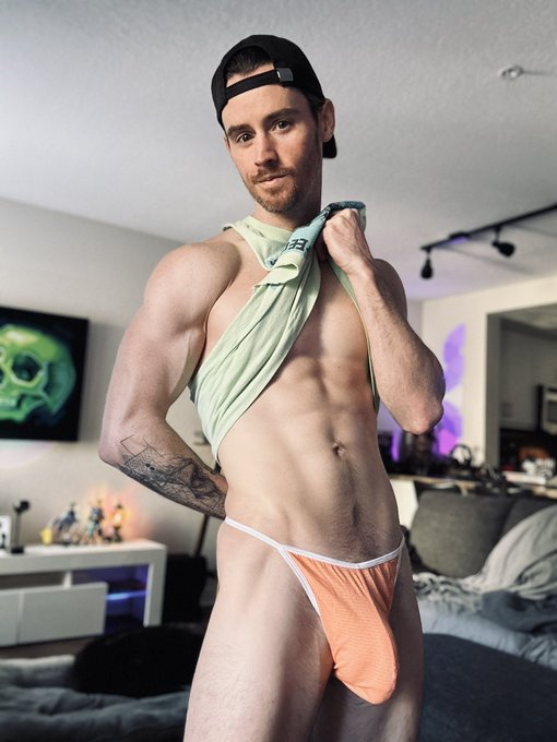 What I&rsquo;m wearing under my gym shorts today. 😛 https://t.co/vCcQyxY1RS