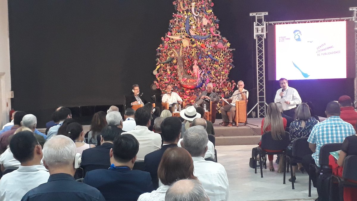 Con la presencia del Primer Secretario del Partido Comunista de Cuba y Presidente de la República <a href="/DiazCanelB/">Miguel Díaz-Canel Bermúdez</a> inició la sesion de la tarde del Primer Encuentro Internacional de Publicaciones Teóricas de Partidos y Movimientos de Izquierda
#Cuba #UnMundoMejorEsPosible