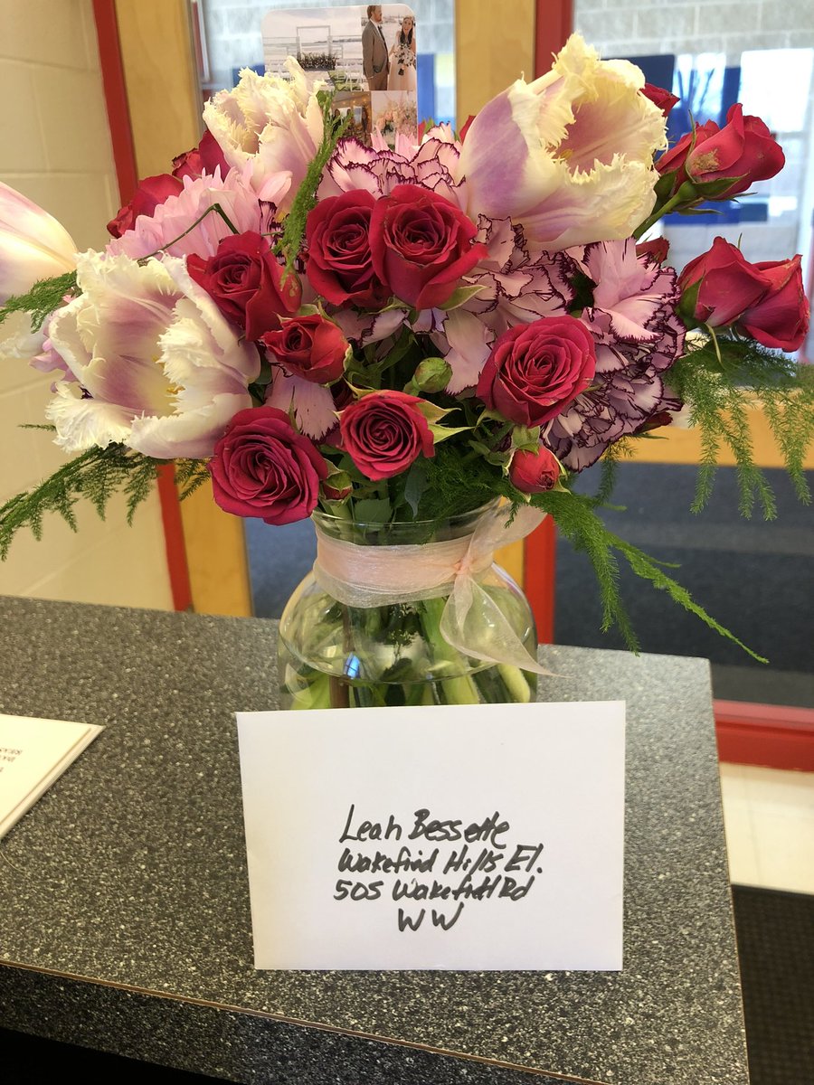 LCB_worthy's tweet photo. Amazing surprise! #thankful #dreamjob https://t.co/UUbrfB7qLr