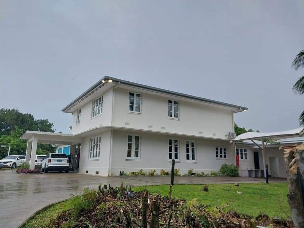 bendaveta's tweet photo. Frank Bainimarama obviously didn't want to move out of the Official Residence because even the flower beds were cut down. Powerful. https://t.co/x6Q3xJvKnR