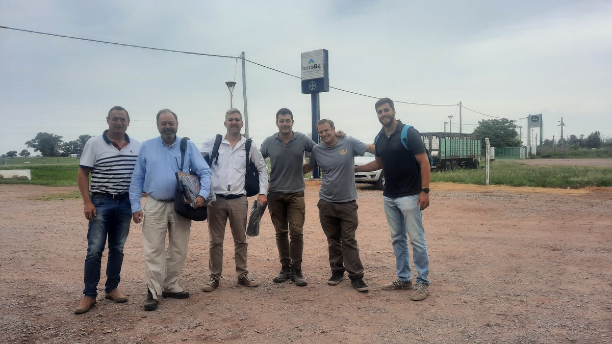 LucianoColomba3's tweet photo. Recorrida tecnica-comercial junto a Eduardo Toraglio ( Field Marketing) en los distribuidores  Innoba DelyarSA y @Agrosistemamar con Foco en insecticidas y fungicidas  para la protección  de los cultivos  en un año muy desafiante!!
@Bayer4CropsAR 
#region centro https://t.co/sEDIMhFeqR