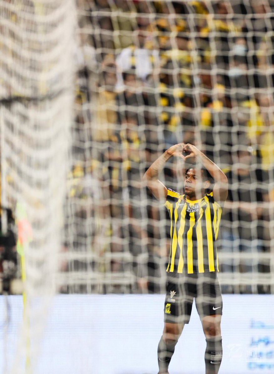 MjdBmf's tweet photo. في #الاتحاد
هذا الأسطوري لم يأخذ حقه الكامل إعلامياً وجماهيرياً
صمد مع العميد في أسوأ ظروفه
يقدم الإبهار دون ضوضاء
بتأثيره الشديد فنياً لم يخيب ظن جمهوره
يجب أن يُخلّد هذا الأسطوري في جدران تاريخ العميد
💛
ملاحظه:
هذه التغريدة بالمسودات منذ أسابيع
#رومارينهو #الاتحاد_العداله https://t.co/F46kro7nIu