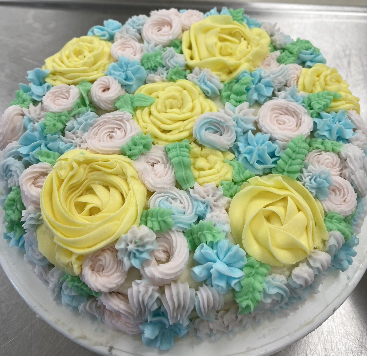 AdkinsAlexander's tweet photo. VHS Culinary II showing off their cake decorating skills! https://t.co/i5yKg5vXyl