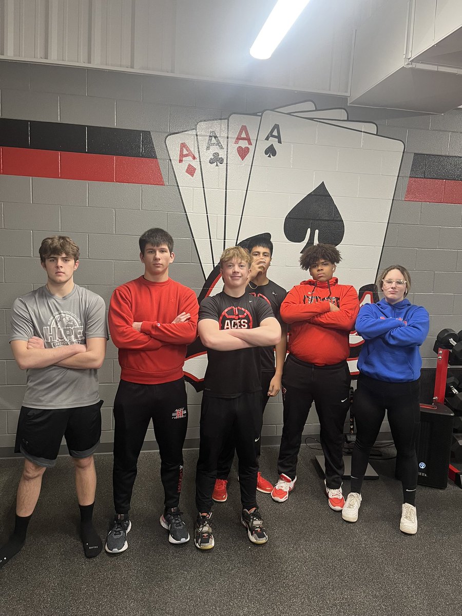 Coach_Smith82's tweet photo. This weeks 10 rep benchers https://t.co/2jACrn29Cy