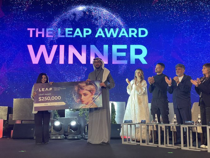 ThePlastus's tweet photo. Our Founder/CEO, @noufhazmi, takes home the big win at @LEAPandInnovate Rocket Fuel Startup Competition, The LEAP Award! It’s an honor to win this award &amp; we are so grateful to be part of LEAP 23! This is such an incredible moment for us. Thank you to all the organizers at #LEAP https://t.co/pk7zCl7znv
