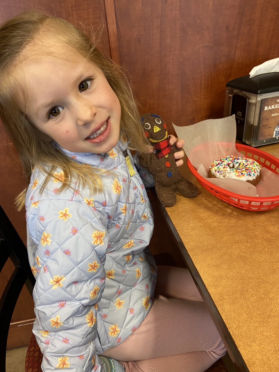 GingerFredbread's tweet photo. I went to dance pictures with Olivia, played with sand, got donuts, and then went to see her cousins. https://t.co/WnB8qx8Mif