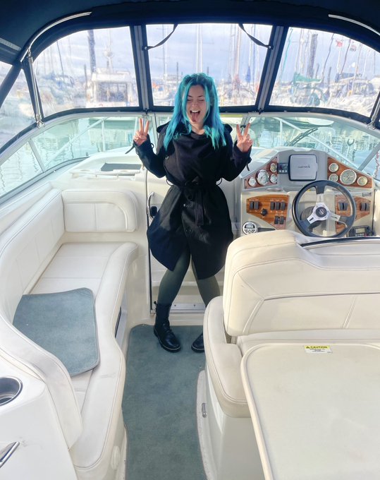 Did a thing and now I can suck dick out at sea. https://t.co/4oWaF8RUIq