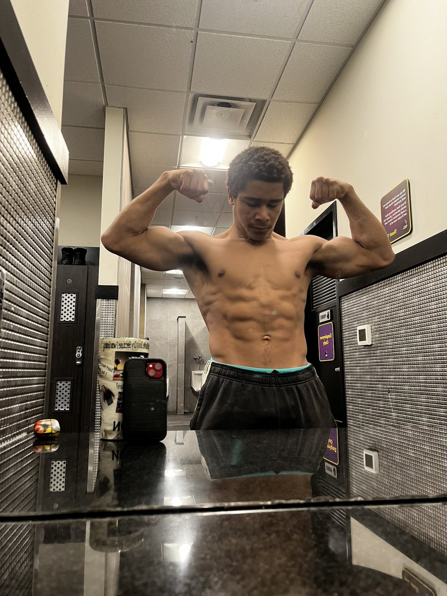 BUILTOUTSEMPIRE's tweet photo. Great cardio &amp; upper body #workout keeping the #grind up. DM for workout plan price$ #Businessman #exersice #plan #future https://t.co/Fc1DS15NbL