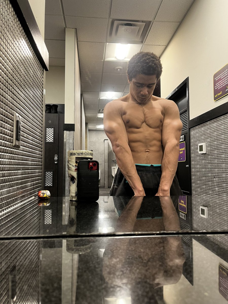 BUILTOUTSEMPIRE's tweet photo. Great cardio &amp; upper body #workout keeping the #grind up. DM for workout plan price$ #Businessman #exersice #plan #future https://t.co/Fc1DS15NbL