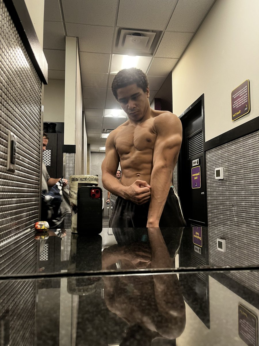 BUILTOUTSEMPIRE's tweet photo. Great cardio &amp; upper body #workout keeping the #grind up. DM for workout plan price$ #Businessman #exersice #plan #future https://t.co/Fc1DS15NbL