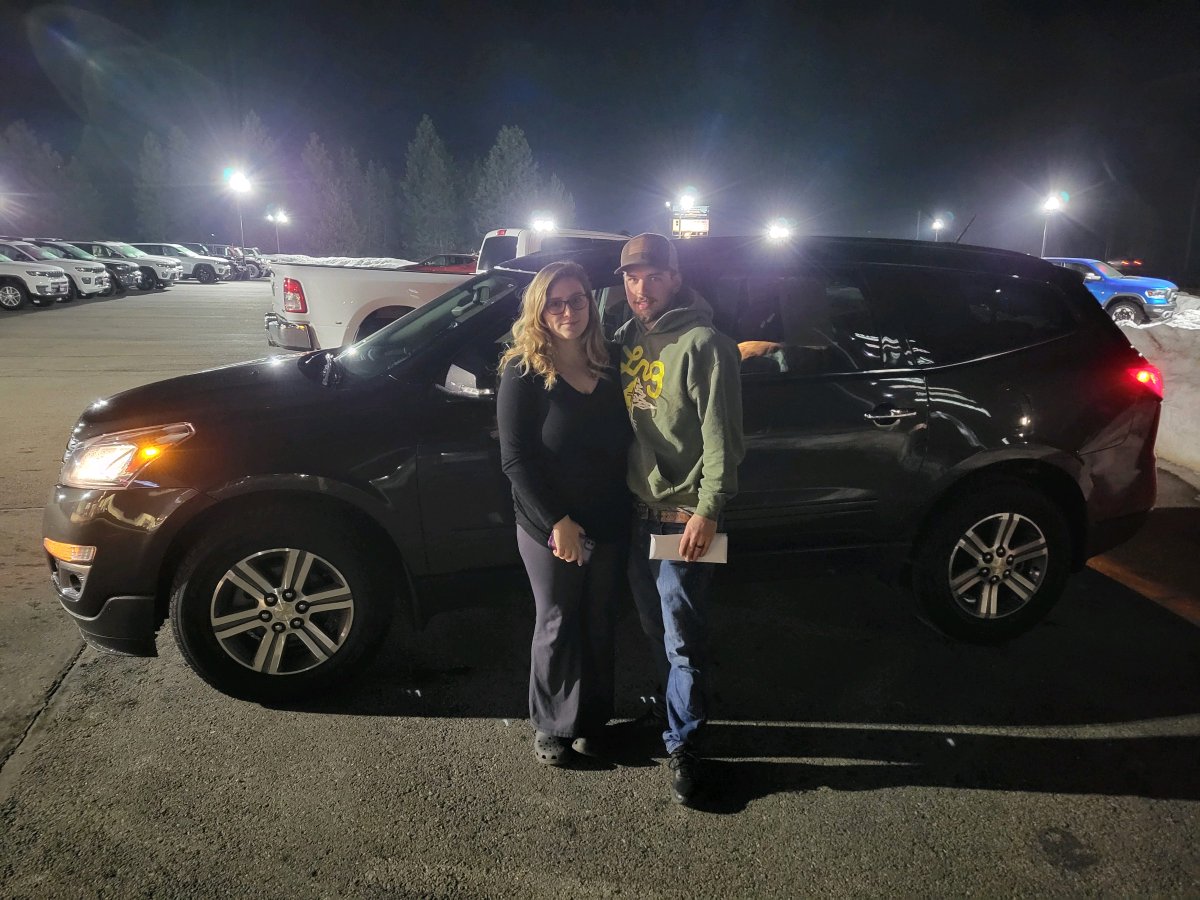 PierceAutoIdaho's tweet photo. Congratulations to Payton and Rebekah Ezell of Sandpoint, Idaho on their Chevrolet Traverse. Also thank you for choosing Pierce Auto Center. #Chevrolet #Traverse #Bowtie #bowtienation #bowtietillidie #pierceautocenter #7B #bonnercounty https://t.co/KurywxhIsH