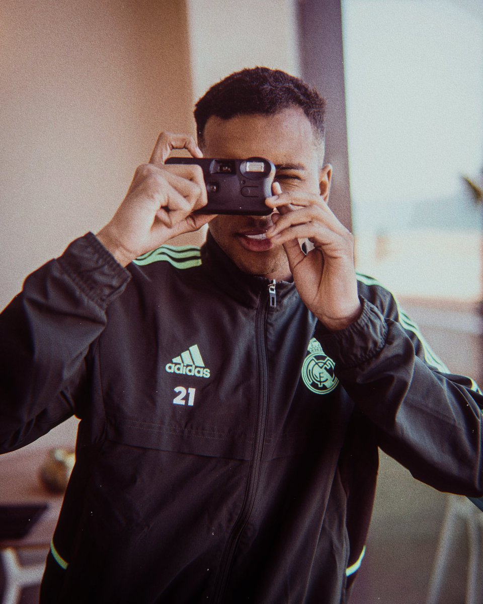 RodrygoGoes's tweet photo. 📸🔜 @realmadrid https://t.co/l2s5ZvAmZr
