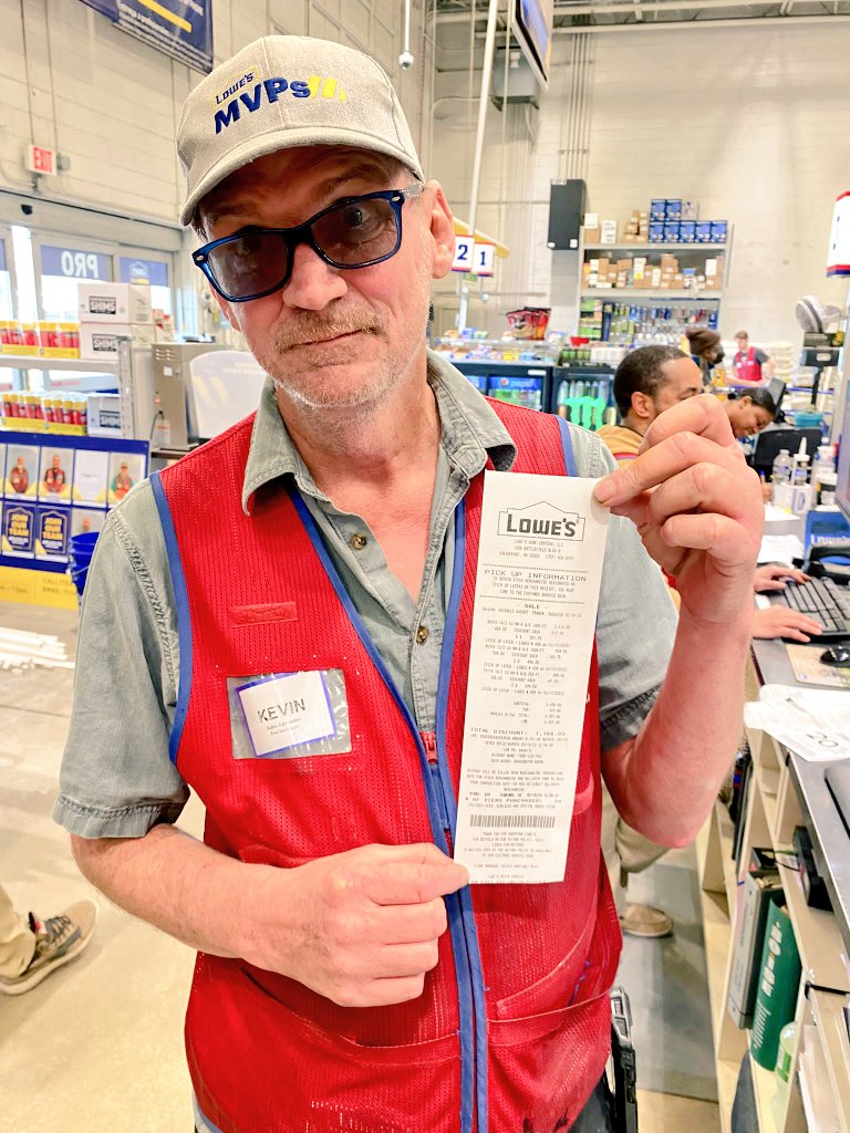 katlynzora's tweet photo. Check out Kevin, PSS, just #sellingstuff! What a great way to end the week! #439TheBattlefield @BlueBoxR1 @zsanitta @eric_marler @BenitoKomadina @_nicolemarie_6 @rayadee5 @GusGus1016 @ryanmoringlowes @TheProRally https://t.co/QH86n45ZGu