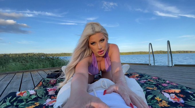 Retweet if you&rsquo;ll take me on a picnic? 😉☀️ https://t.co/VRdH8qwllE