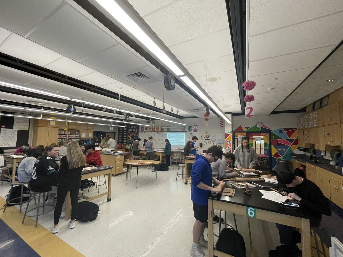 Close to 60 <a href="/CBTamanendMS/">Tamanend MS</a> 9th grade ceramics students started with clay today! A great way to end the week! <a href="/CBSDart/">Cҽɳƚɾαʅ Bυƈƙʂ Aɾƚ</a>