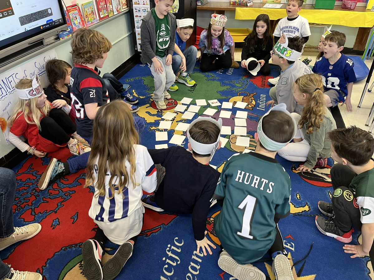 A day of football fun in Room 105! 🏈<a href="/JulieRacioppi/">julie racioppi</a> @RPPrincipal