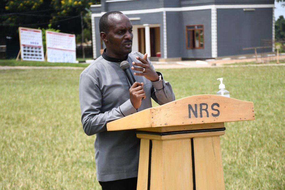 nrs_rwanda's tweet photo. Mu ijambo ryo kwakira abashyitsi, Umuyobozi Mukuru wa NRS yamenyesheje abashyitsi ko uretse amasomo y'igororamuco n'imyuga yigishijwe urubyiruko rumaze umwaka rugororerwa Iwawa, hari abagera kuri 69 bize amategeko y'umuhanda kandi batahanye #permi-provisoir batsindiye. https://t.co/BtdnaneIRf