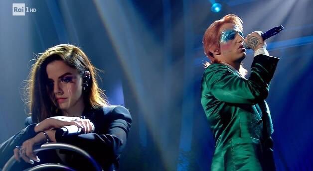 amaricord's tweet photo. Questi duetti saranno per sempre famosi 
#Sanremo2023 https://t.co/itBJFkBt90