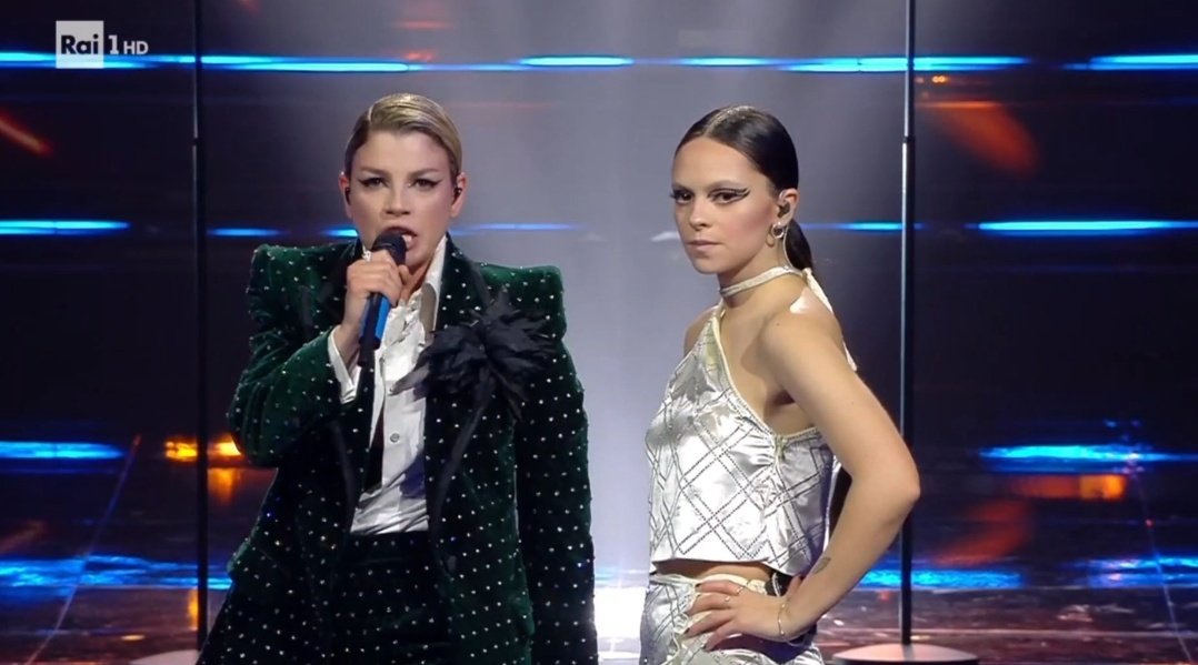 amaricord's tweet photo. Questi duetti saranno per sempre famosi 
#Sanremo2023 https://t.co/itBJFkBt90