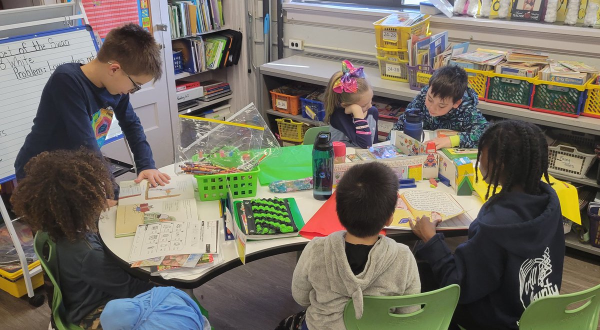 lacorr_team's tweet photo. Reading Buddies
Thank you Mrs. Hasting's class for reading with us today! #teamwheeler @WheelerAvenue @VS13UFSD https://t.co/YWCT87UCAT