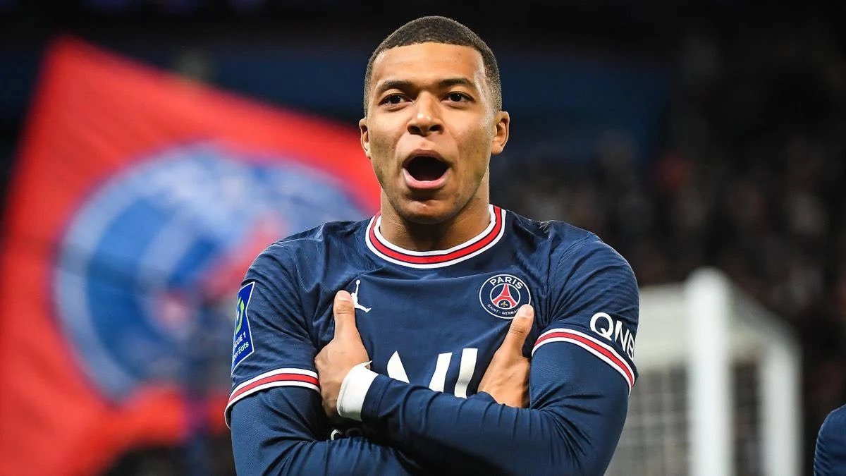 MegaPSG_'s tweet photo. 🚨 Kylian Mbappe voulait soutenir les victimes du tremblement de terre.

Il a dédicacé un maillot afin qu’il parte aux enchères.

Tous les profits de la vente seront reversés à @ahbap pour aider les victimes du tremblement de terre en Turquie. 🇹🇷

(@Merihdemiral) https://t.co/BL3vONV8SA