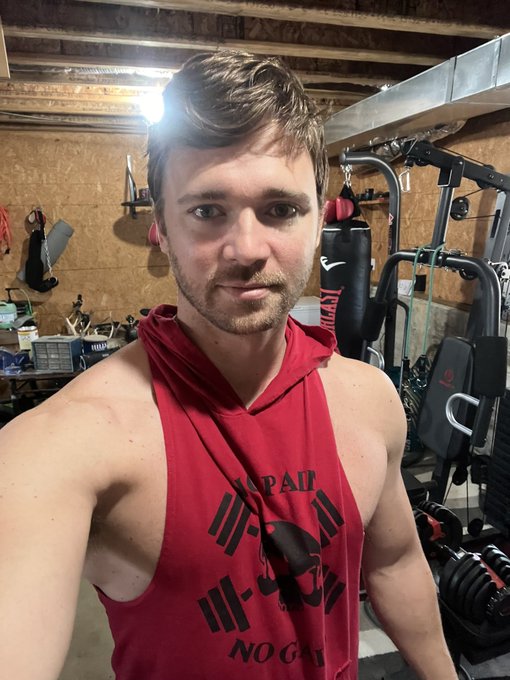 Let&rsquo;s get sweaty w a back and booty workout then jump in the shower for some early Friday Fun https://t