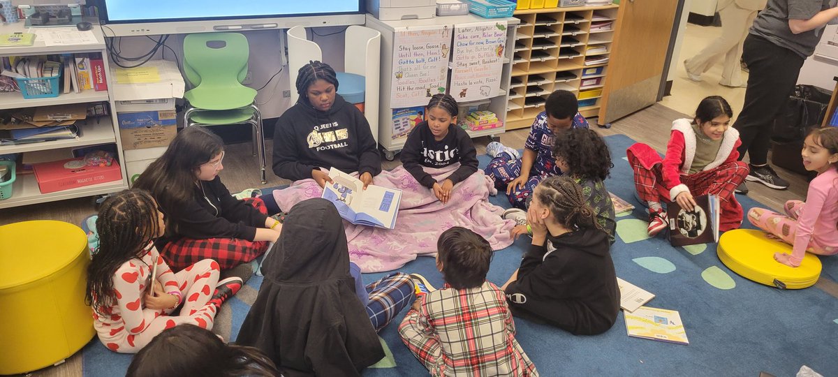 lacorr_team's tweet photo. Reading Buddies
Thank you Mrs. Hasting's class for reading with us today! #teamwheeler @WheelerAvenue @VS13UFSD https://t.co/jL2vzbLvyx