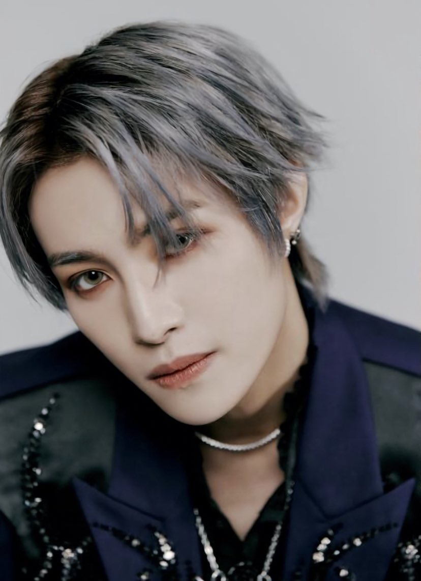 LYYFILESS's tweet photo. god he looks so good https://t.co/CfxmPiJkUt
