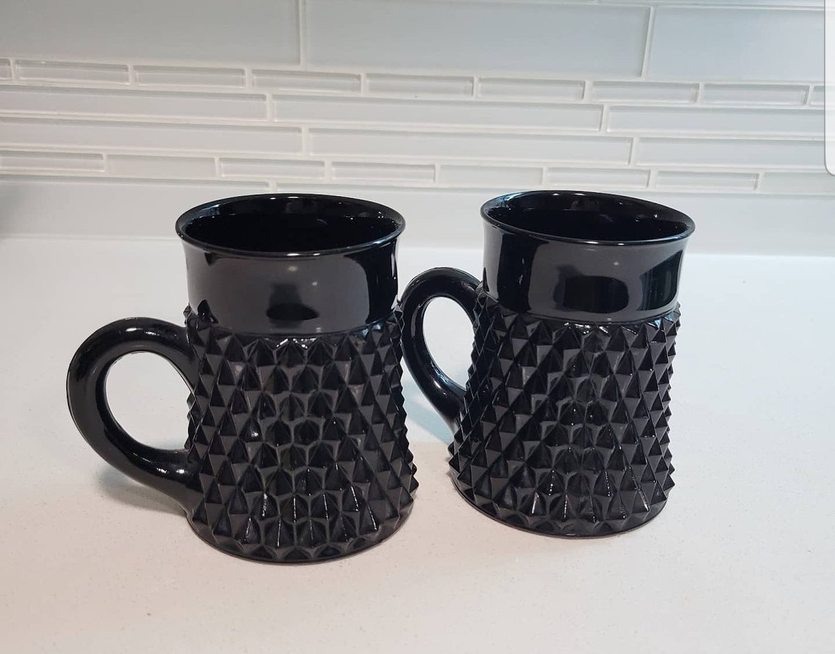 Nu2uTreasure's tweet image. Diamond Indiana glass cameo coffee mugs, excellent condition #indianaglass #saskatoonvintage #shopsaskatoon #yxevintage #nu2utreasureavailable 
$60. Shipping is available