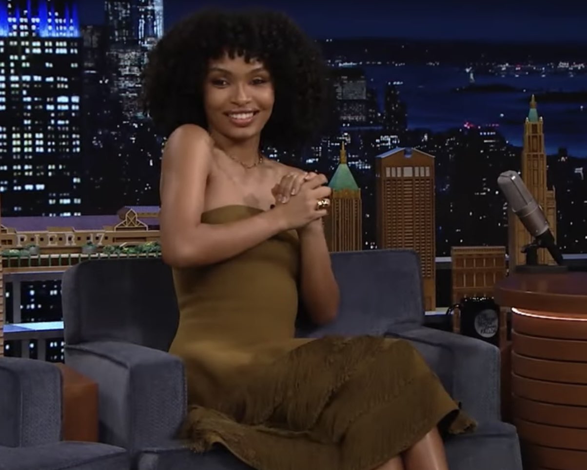 Happy birthday to this angel yara shahidi we love you!! 