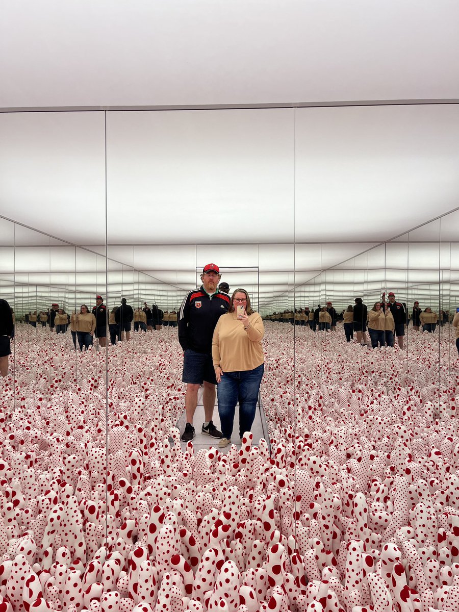 jhodgso1's tweet photo. Belated birthday celebration/day date with my favorite person at some of my favorite places. Followed by an amazing lunch at @TheRoyalDC. #kusama #onewitheternity #intangibleforms #artechousedc https://t.co/yHNHteR7Pv
