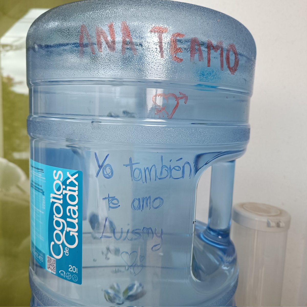 BeRusso's tweet image. Mensaje en una botella. Ha acabado en mi casa. A ver si le llega a Luismy... ;-)