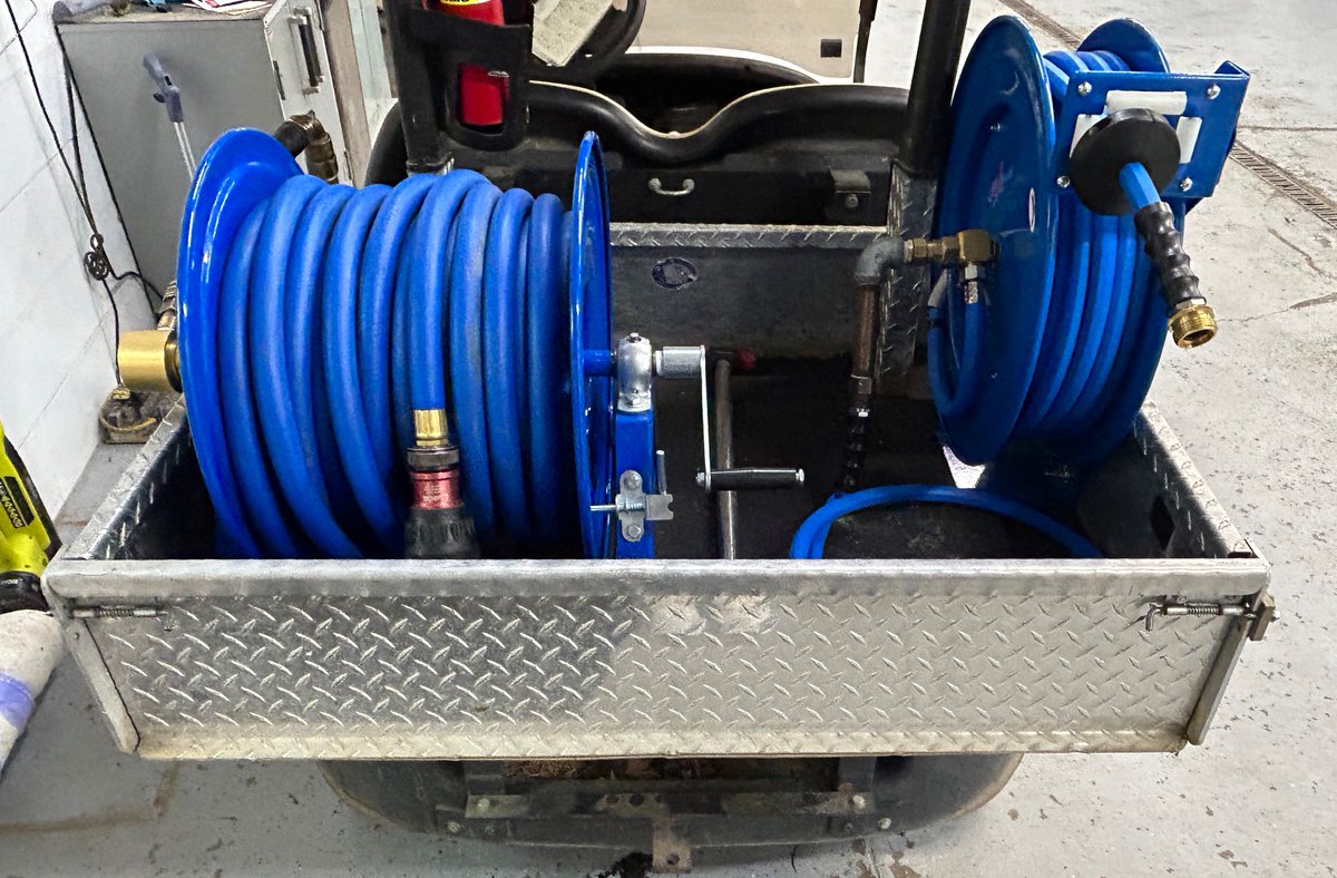 100 on the left and a quick hitter 50 on the right. 💦