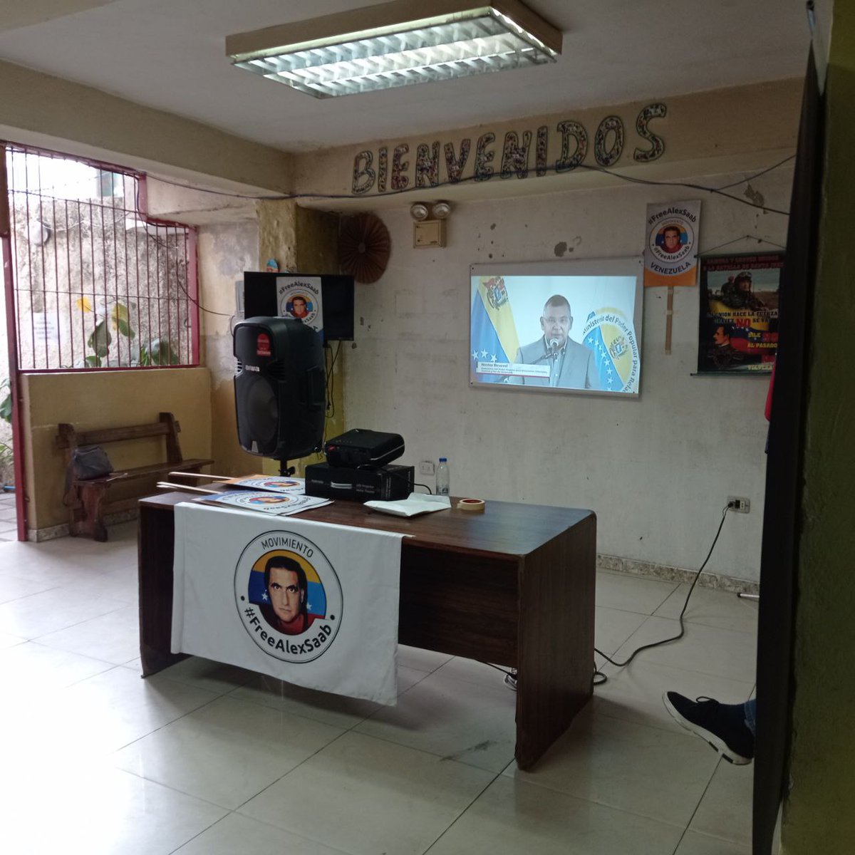 lamanueladsimon's tweet photo. Nesta quinta-feira #9Fev, integrantes d mov #FreeAlexSaab foram à Base Missionária "Justiça e Igualdade" d Minas d Baruta onde foi exibido o documentário "Alex Saab, um Diplomata Sequestrado" e discutiram o impacto dos MCUs no🇻🇪e especialmente nas👨👩👧👧 @LulaOficial @POTUS @StateDept https://t.co/QHDVeVrxYN