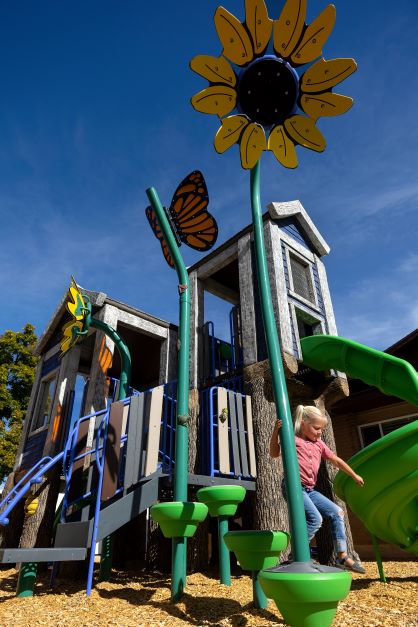 CunninghamRec's tweet photo. This playground would make anyone smile! It's Friday, so let's call it a day and head out to your favorite park or playground. #TakeTime2Play #TGIF #GOPLAY #PlayIsEssential https://t.co/bvgkller07