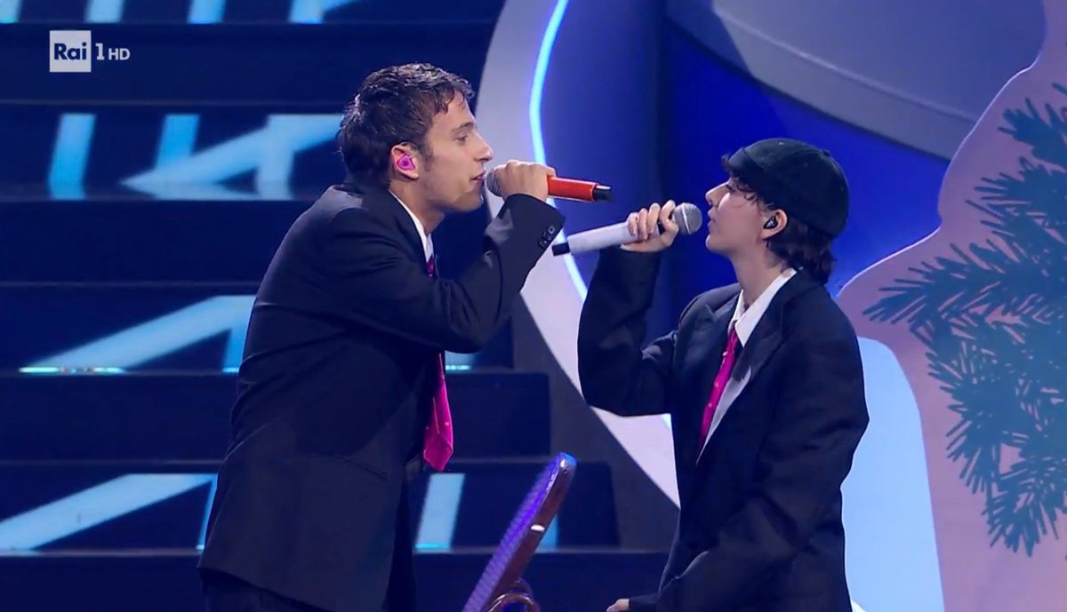 Quando ti assumono insieme al tuo bff di Università. 😍

#TPSanremo #Sanremo2023 <a href="/iosonoariete/">ARIETE</a> #sangiovanni